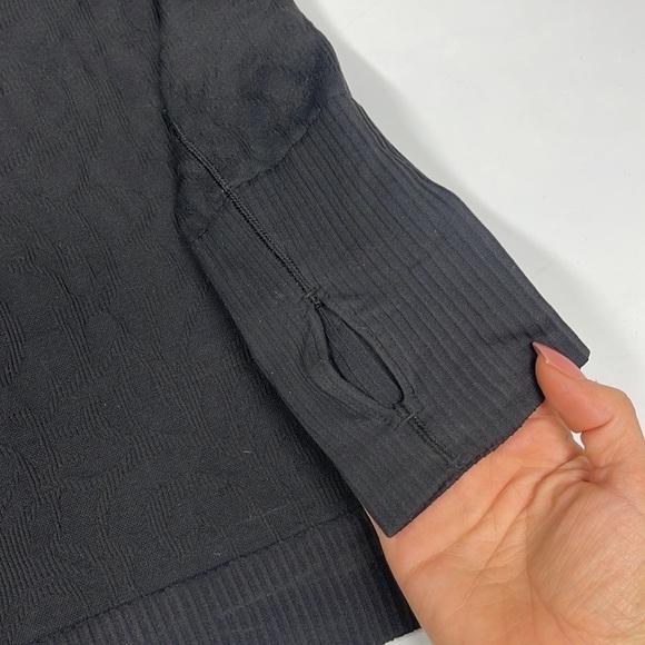 Lululemon Women's Black Long Sleeve 1/4 Zip Mock Neck Pullover Top Size 4? - Picture 4 of 8